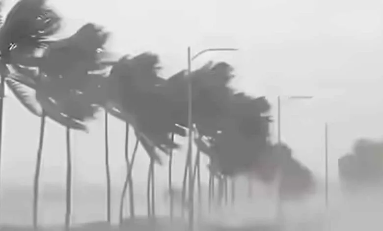 Weather Alert: यूपी-बिहार समेत 22 राज्यों में भारी बारिश-तूफान का अलर्ट, 70 KM की रफ्तार से चलेगी हवा