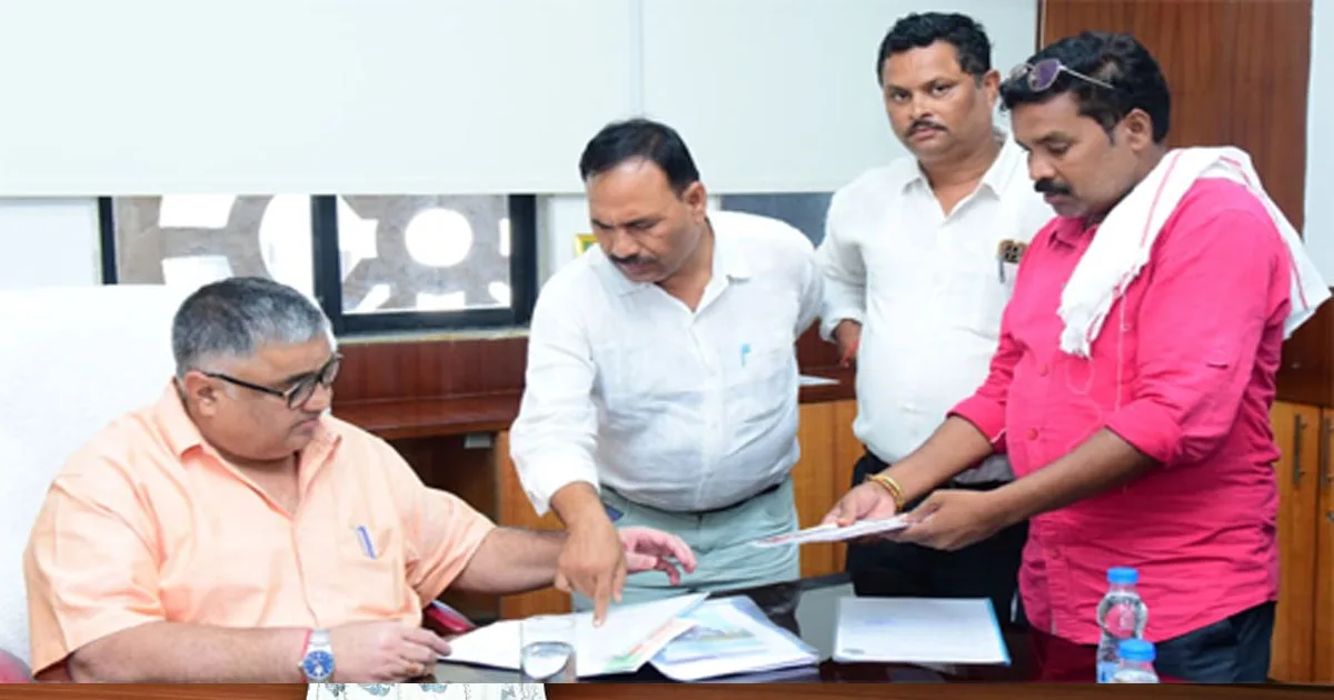 मंत्री अग्रवाल ने विभिन्न क्षेत्रों से पहुंचे नागरिकों की सुनी समस्याएं और सुझाव, अधिकारियों को दिए त्वरित समाधान के निर्देश