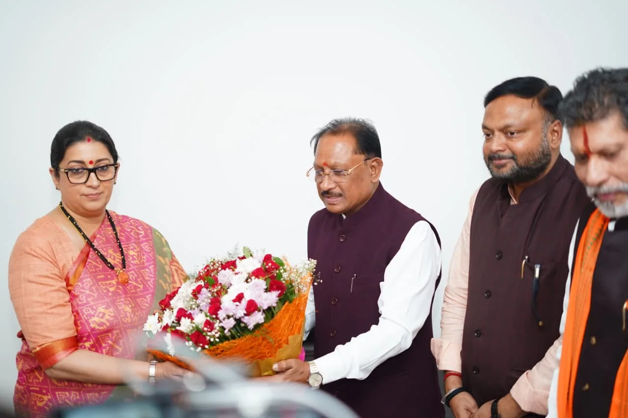 स्मृति ईरानी के छत्तीसगढ़ दौरे से संगठन में हलचल, दो दिन में 12 बैठकों के जरिए लेंगी जमीनी फीडबैक,सीएम साय ने खींचा खाका...