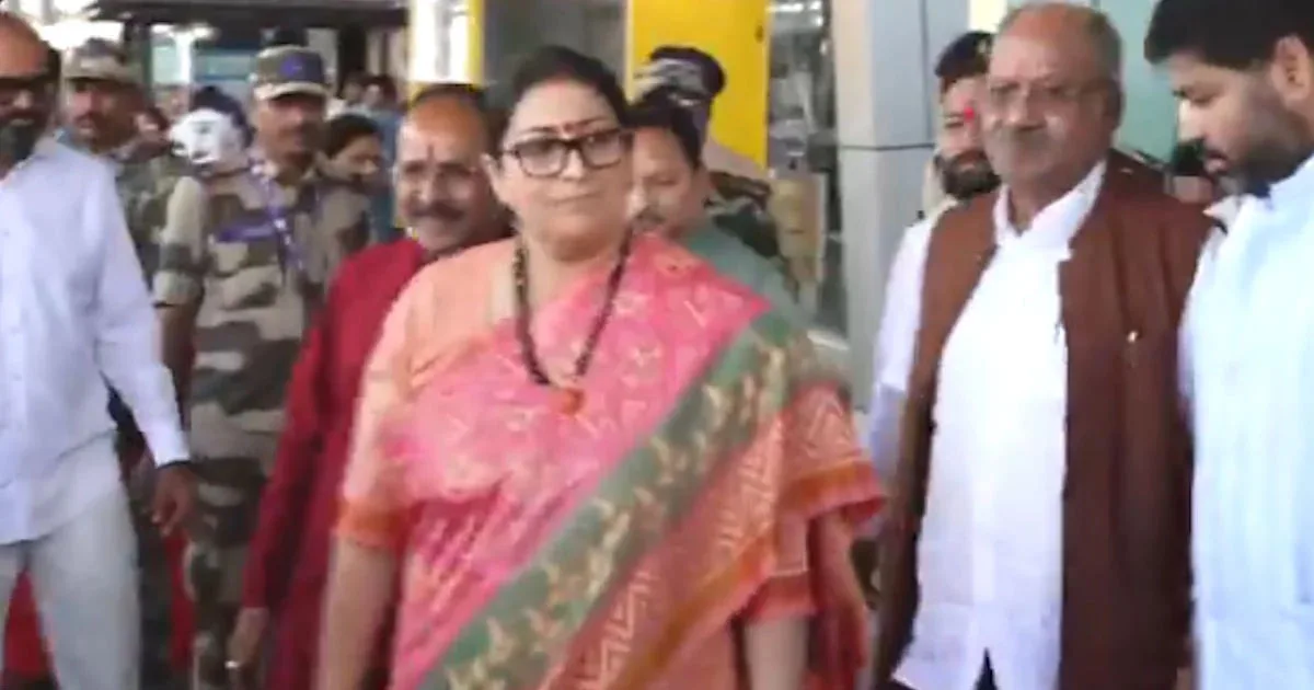 BREAKING : प्रदेश प्रभारी बनने के बाद पहली बार छत्तीसगढ़ पहुंची स्मृति ईरानी