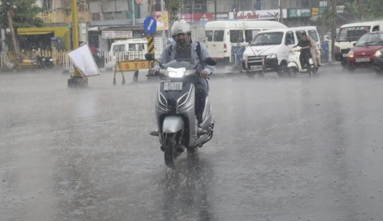 छत्तीसगढ़ में फिर बदलेगा मौसम, 26 जिलों में गरज-चमक के साथ बारिश का अलर्ट ...