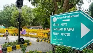 CJP प्रदर्शन के बीच सुप्रीम कोर्ट सख्त, दिल्ली में बैरिकेडिंग हटाने का निर्देश; पुलिस की कार्रवाई पर मांगा जवाब ...