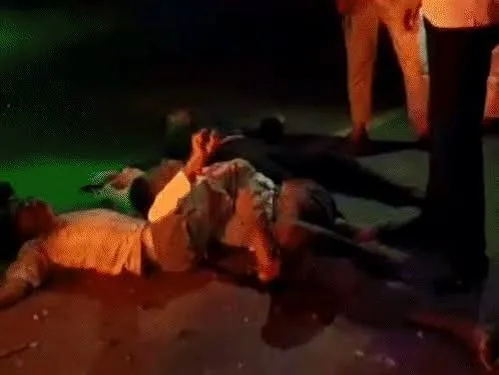 बलौदाबाजार में दर्दनाक हादसा, सड़क किनारे खड़े ट्रक से टकराई बाइक; तीन सगे भाइयों की मौत ...