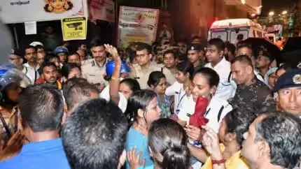 कोलकाता दुर्गा पूजा पंडाल में भीषण हादसा, भगदड़ में 19 की मौत, दो दर्जन से ज्यादा घायल ...
