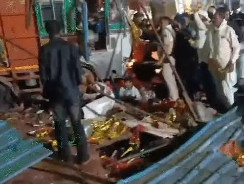 ग्वालियर में शीतला माता मंदिर के बाहर भीषण हादसा, ट्रक की चपेट में आए 41 श्रद्धालु, 15 की मौत, 26 घायल ...
