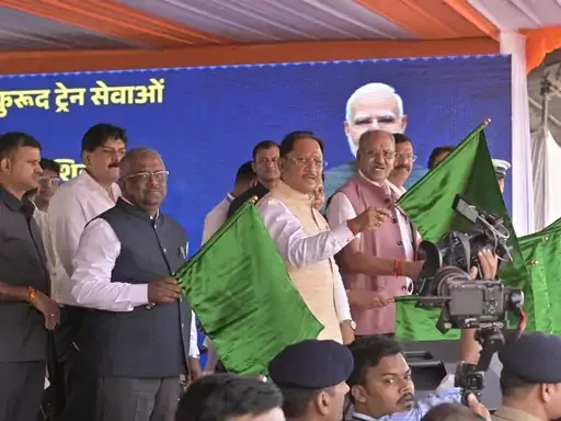 मात्र 55 रुपए में रायपुर का सफर, स्टूडेंट्स को छूट, अभनपुर-कुरूद ब्रॉडगेज लाइन, आजादी के बाद पहली बार रावघाट में ट्रेन, छत्तीसगढ़ में ट्रेन ही ट्रेन ... 