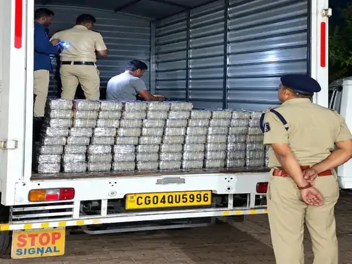 दुर्ग में पिकअप के गुप्त चेंबर से 4 करोड़ कैश बरामद, रायपुर से यूपी तक जुड़ रहे तार; दो हिरासत में ...