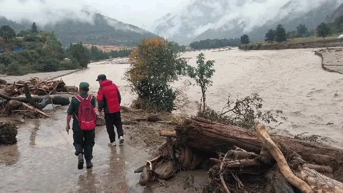 भूटान में ग्लेशियर झील फटने से मची तबाही, भारत में बाढ़ का खतरा; बंगाल-असम में हाई अलर्ट, हजारों लोग सुरक्षित निकाले गए ...