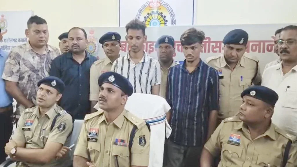 युवती पर एसिड अटैक का खुलासा, 8 घंटे के भीतर दो आरोपी गिरफ्तार,कथित प्रेमी ने रची थी साजिश...