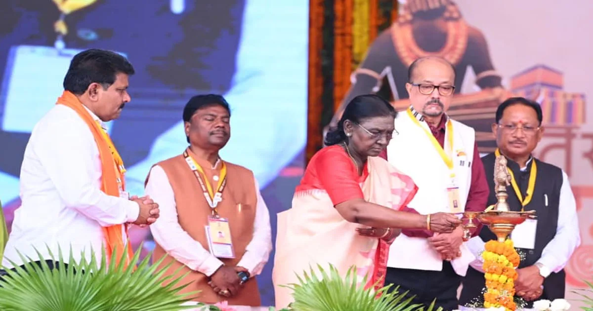 राष्ट्रपति द्रौपदी मुर्मु ने बस्तर दशहरा की अनूठी परंपराओं और जनजातीय संस्कृति की सराहना की
