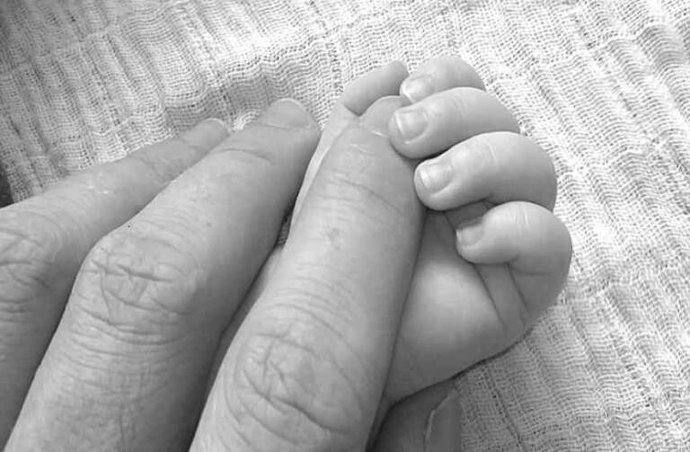 baby_dead_2415442_835x547-m