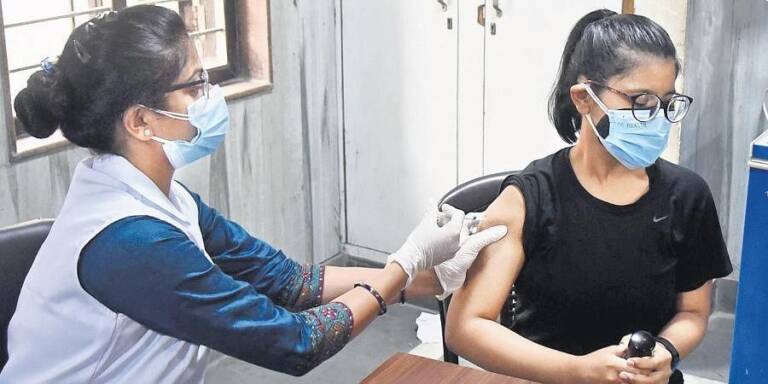 15 से 18 साल के बच्चों का वैक्सीनेशन जरुरी, सरकार का फैसला स्कूल में नहीं मिलेगी एंट्री, गृह मंत्री का बड़ा एलान…