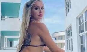 धागे बराबर बिकनी पहनकर बेचती है कॉफी, खुद बताया इसका कारण…