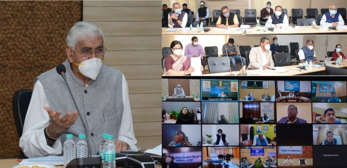 छत्तीसगढ़ में पीएमजीएसवाई सड़कों का बिछा जाल, सड़को की गुणवत्ता में प्रदेश पहले स्थान पर, दो हजार किमी. रोड की मिली मंजूरी, समीक्षा बैठक में अफसरों की पीठ थपथपाई मंत्री टीएस सिंहदेव ने….