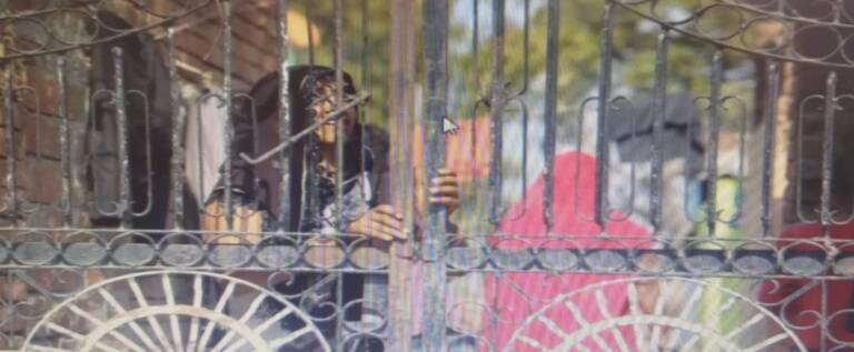 उत्तर प्रदेश: चुनाव करीब हालात गम्भीर,घर में क़ैद परिवार कर रहा है इंसाफ़ का इंतज़ार,हाथरस की दुष्कर्म पीड़ित दलित महिला का मामला…