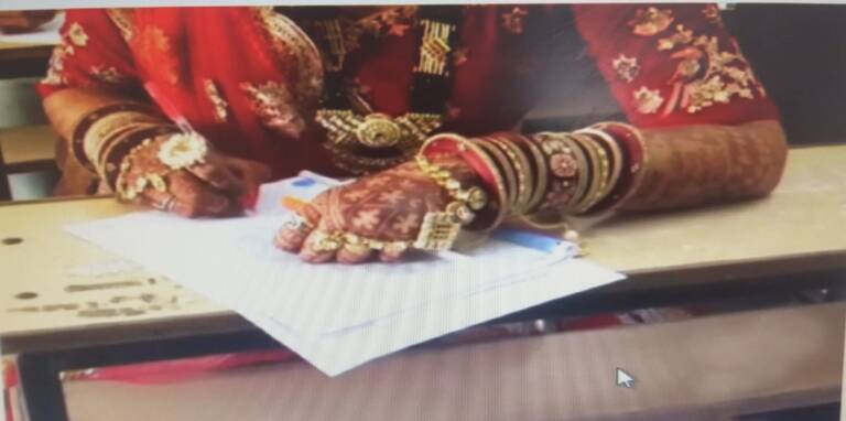 पढ़ना ज़रूरी है: हरदा में मायका, खंडवा में ससुराल, देवास में परीक्षा केंद्र, शादी के एक घंटे बाद परीक्षा के लिए रवाना, पति ने किया इन्तज़ार दिलाया एक्ज़ाम…