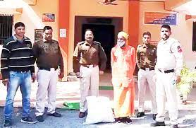 हांथ में इनवर्टर अंदर बूटी, साधु के भेष में अवैध गांजा तस्कर गिरफ्तार…