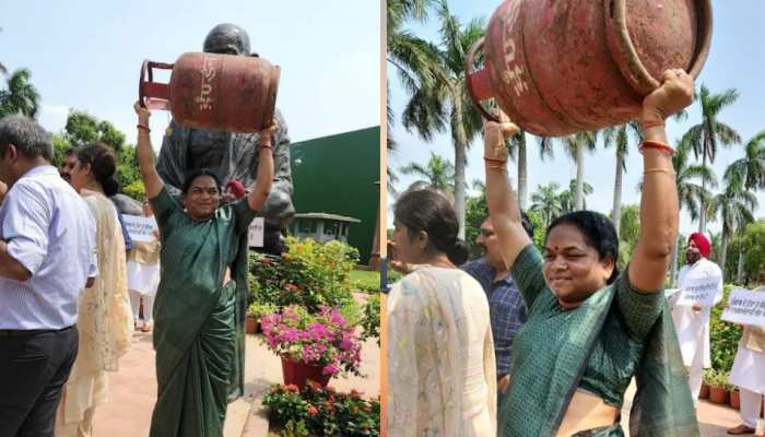 1229890-congress-protest