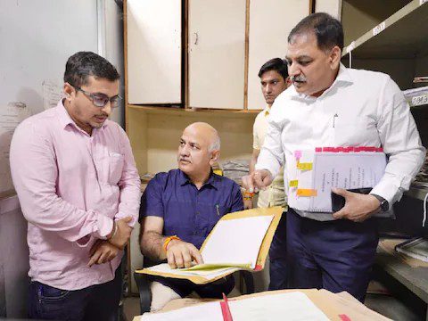 Manish-Sisodia-inspection-of-District-Labour-office-Ashok-Vihar