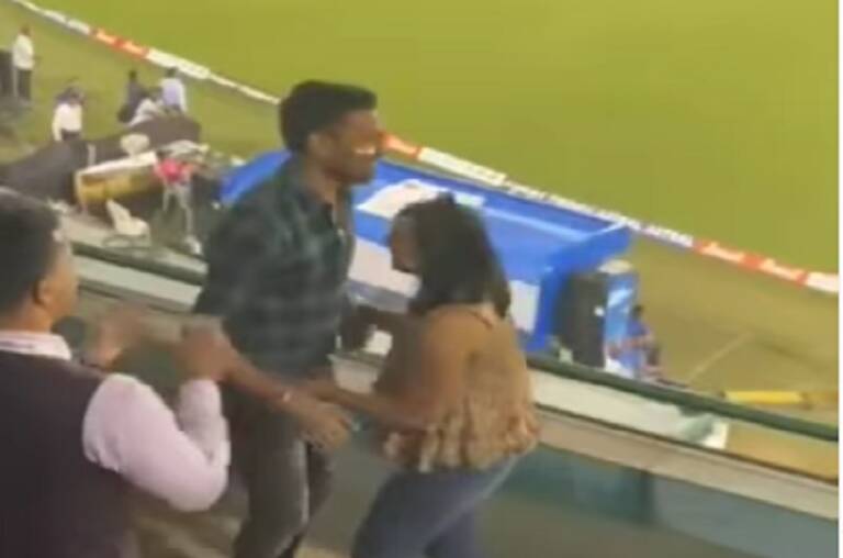 romance-in-stadium