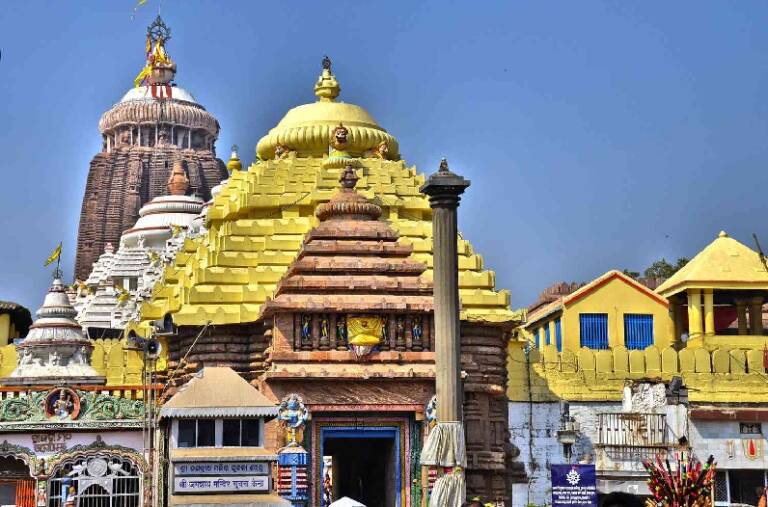 Muslim-officer-in-Jagannath-Puri-temple