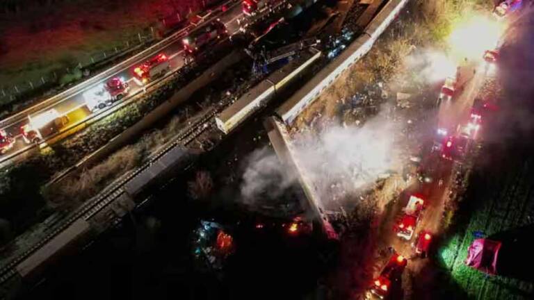 1628677-trains-collide-in-greece