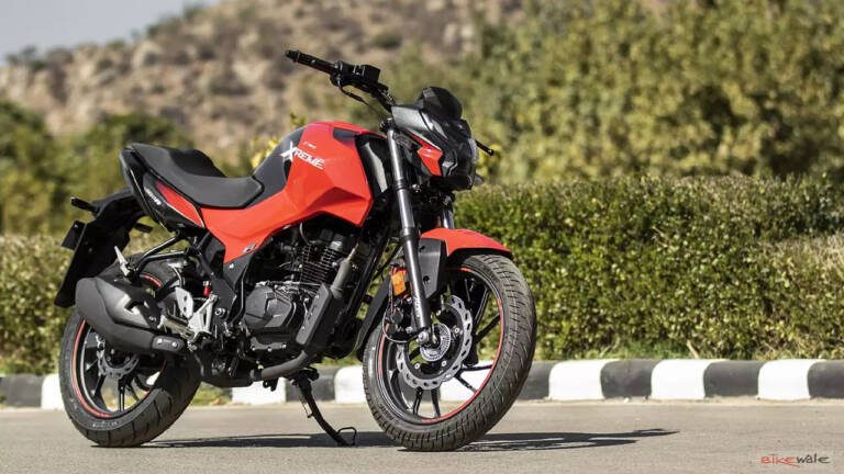 hero-xtreme-160r-front-right-three-quarter0