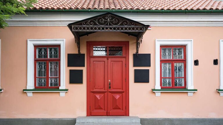 vastu-tips-for-house-door