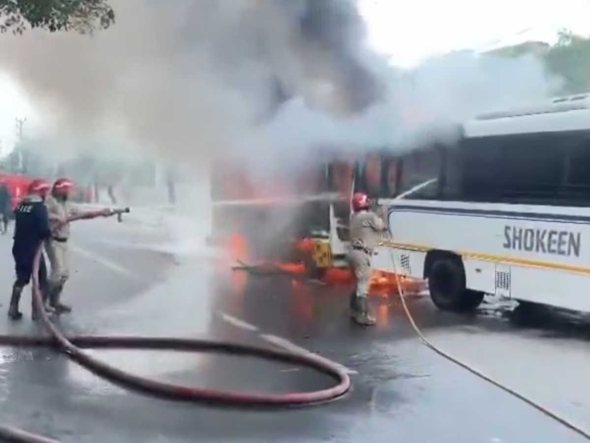 Delhi_Bus_Fire 01