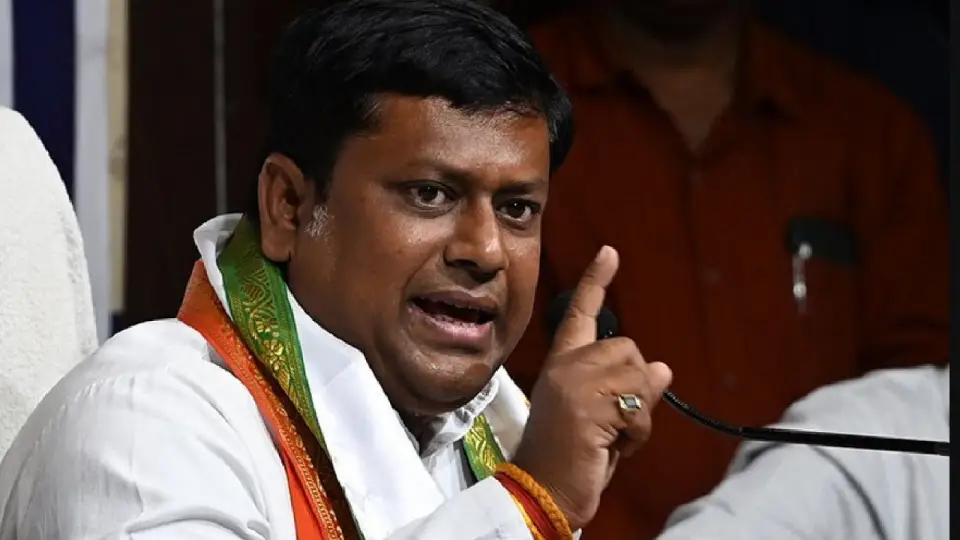 detention-of-west-bengal-bjp-president-and-london-doctor-created-political-uproar-98041814