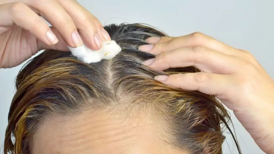 hair-oiling-tips-793568037