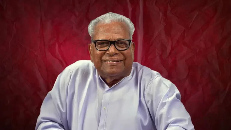 from-the-fields-of-punnapra-to-becoming-the-cm-of-kerala-story-of-vs-achuthanandan-journey-561113988