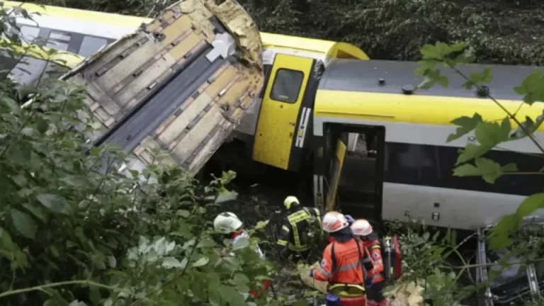 -train-derails-in-southern-germany-645968472