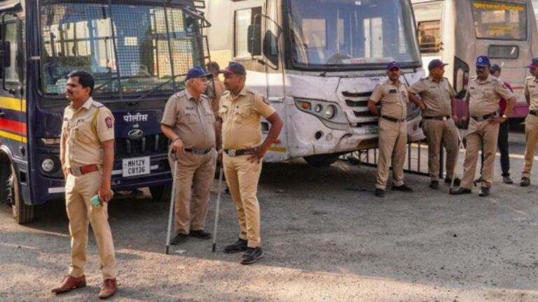 bomb-threat-to-five-schools-in-delhi-502576305