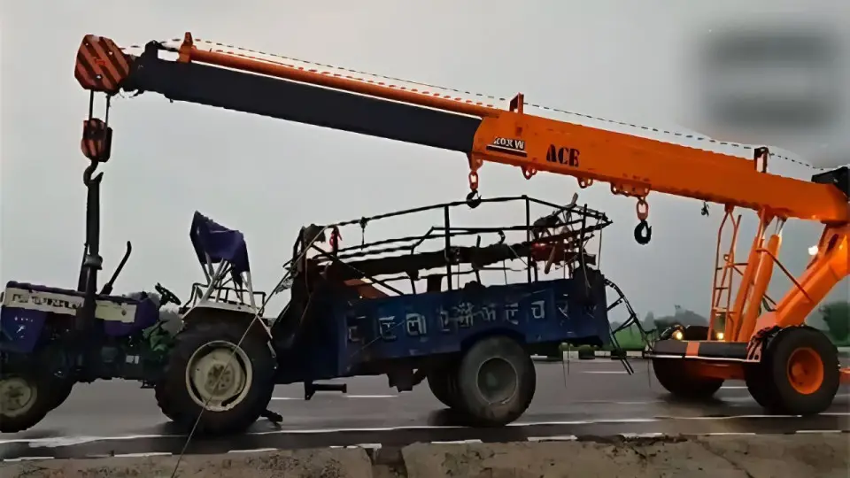 container-hits-tractor-2076350327