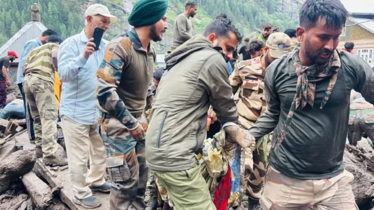 kishtwar-cloudburst-man-rescued-alive-from-debris-after-30-hours-in-chishoti--991439101
