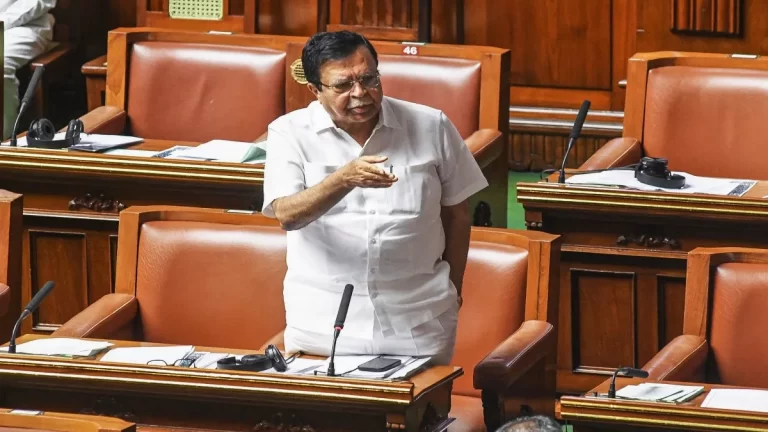 वोट चोरी पर राजन्ना का विवादित बयान, गया मंत्री पद: अब दिल्ली पहुंचेगा सियासी घमासान