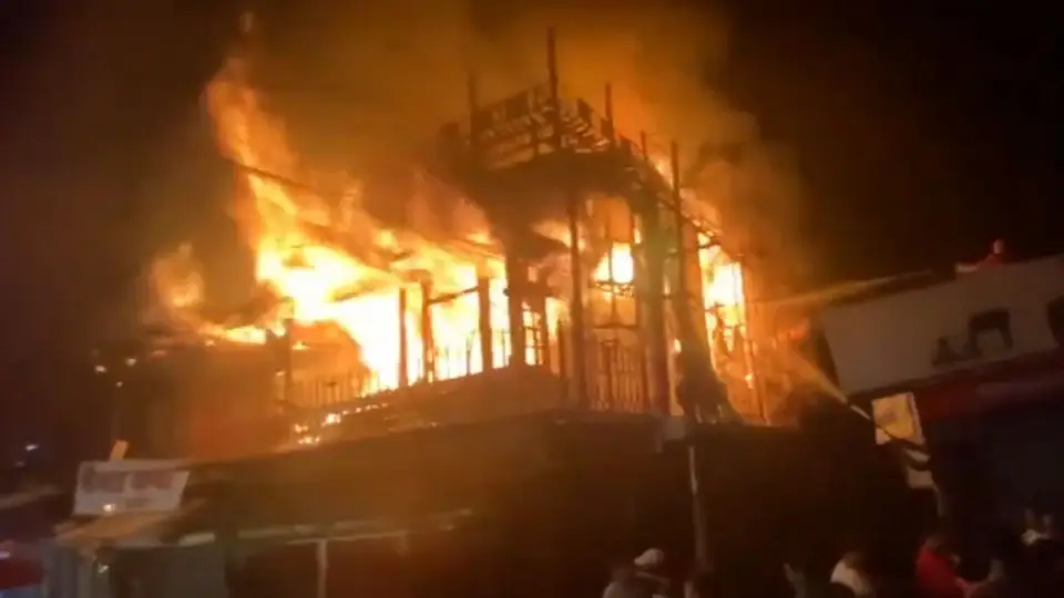 old-london-house-fire-613232963