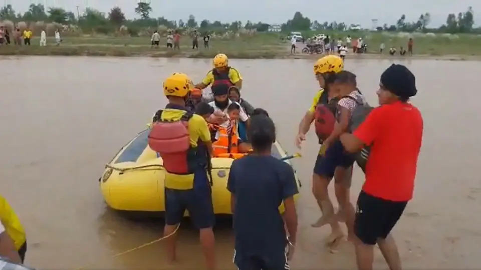 uttarakhand-sdrf-rescue-people-466527588