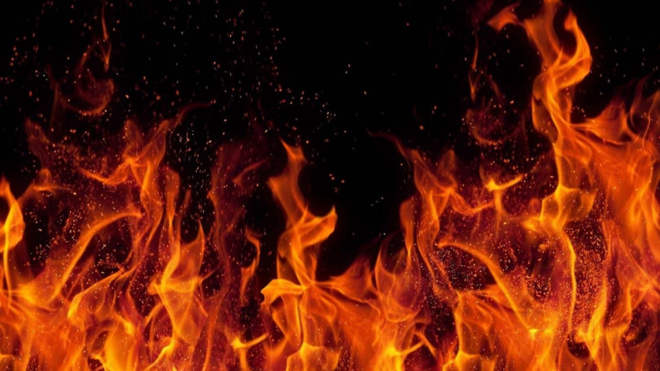 a-huge-fire-broke-out-in-a-dyeing-factory-in-bhiwandi--maharashtra-2058465888