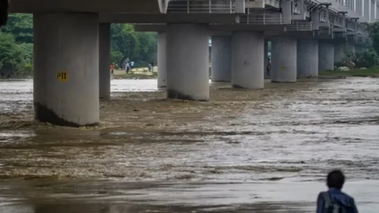 delhi-flood-alert-1734371925