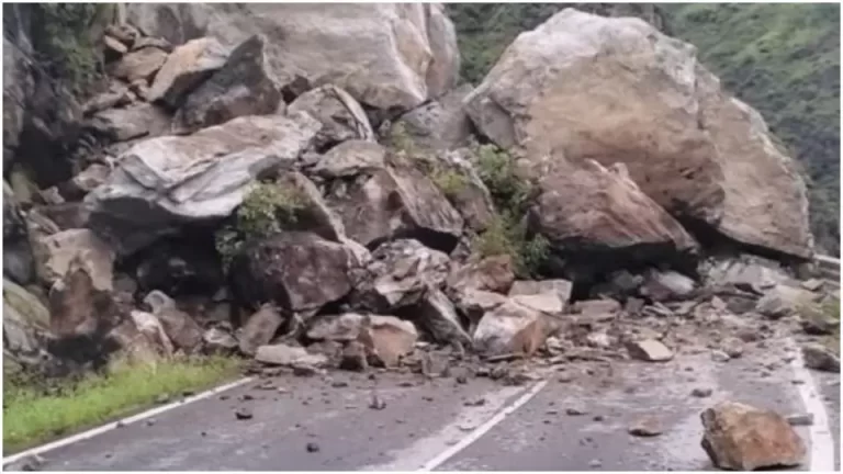 himachal-pradesh-landslide-810912798