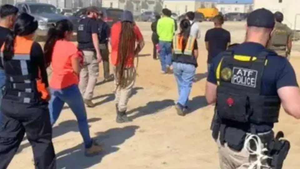 hyundai-workers-are-escorted-by-federal-agents-1109492386