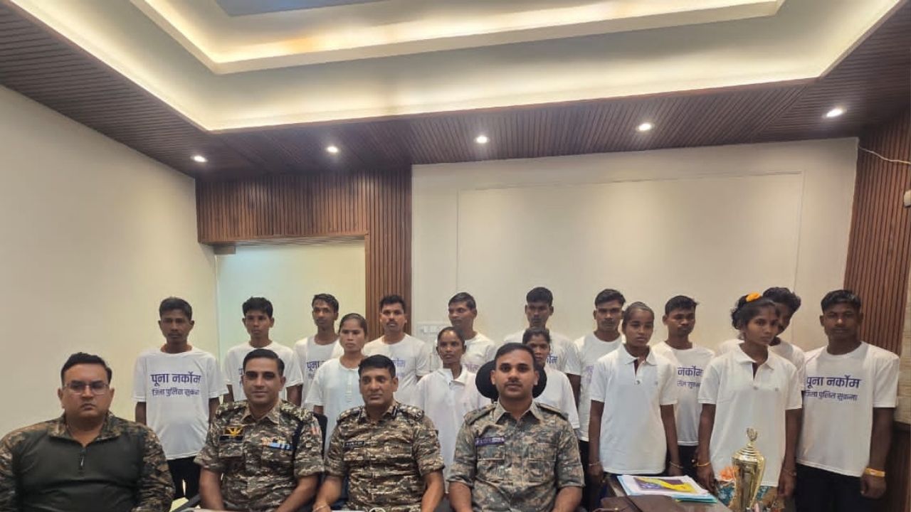 15-Naxalites-surrender-in-Sukma