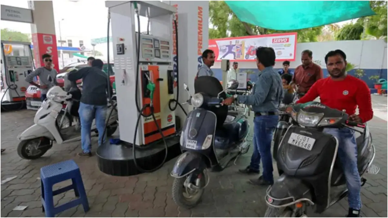 petrol-diesel-price-india-daily-1053956707