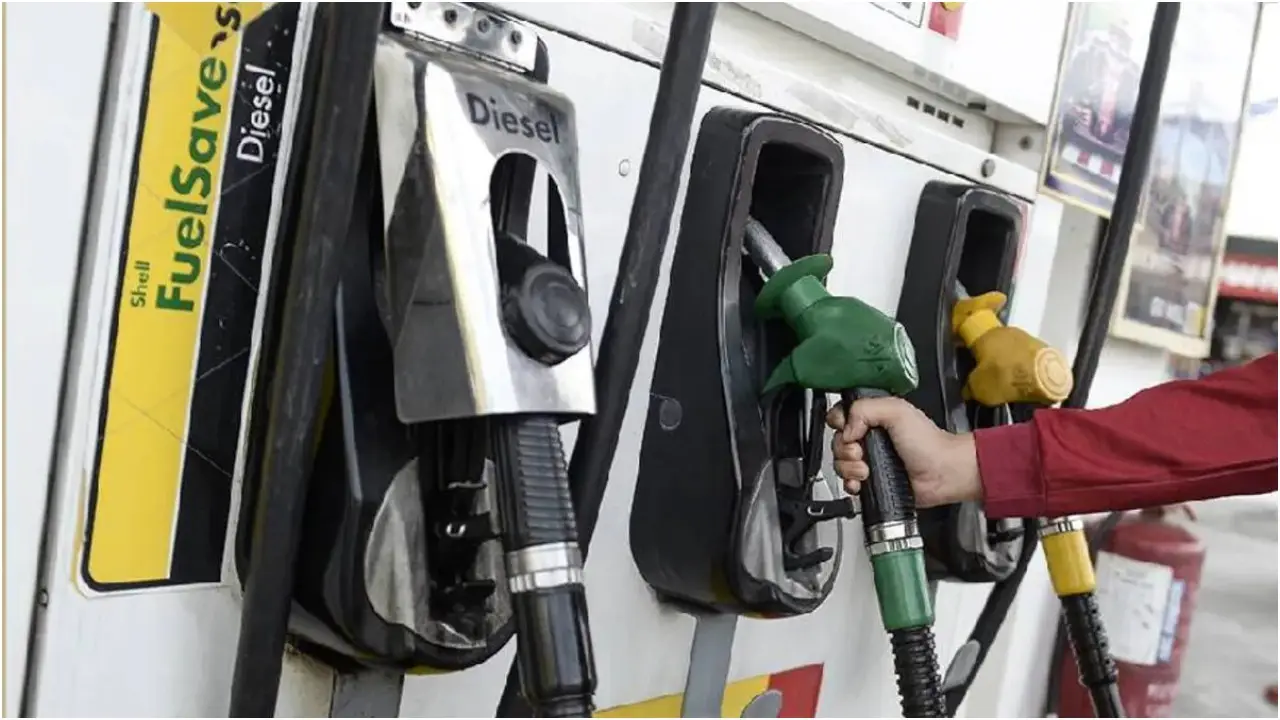petrol-diesel-price-539511704