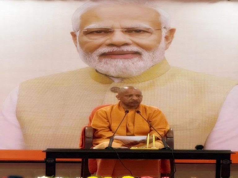 Yogi-with-Modi-1-768x576