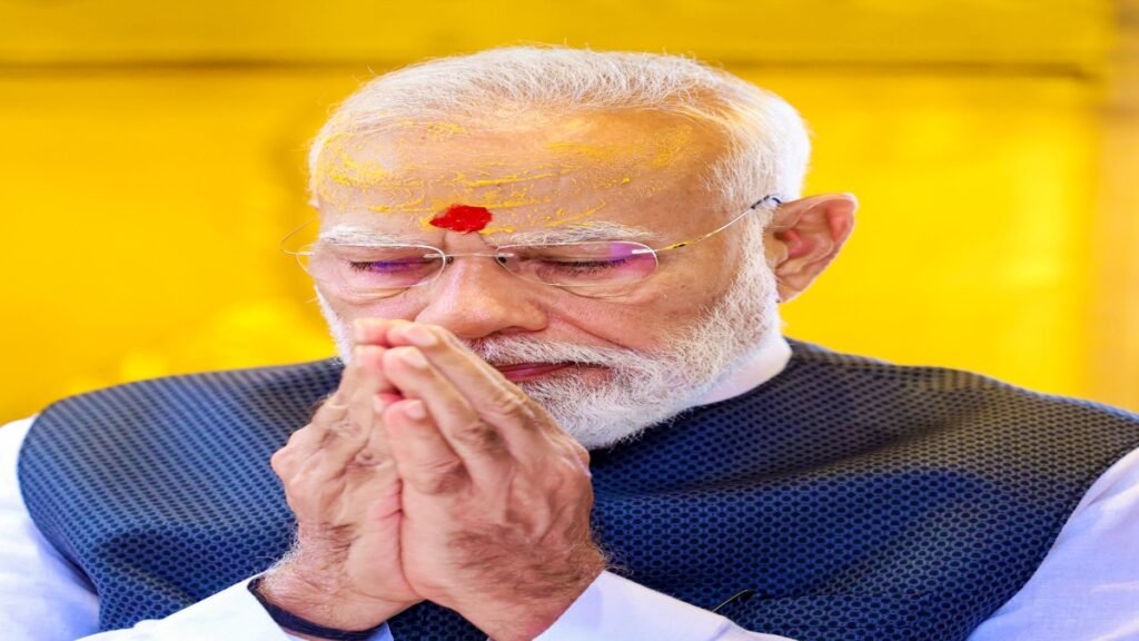 Varanasi: PM Modi offers prayers at Kashi Vishwanath Temple