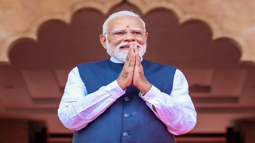 Varanasi: PM Modi offers prayers at Kashi Vishwanath Temple