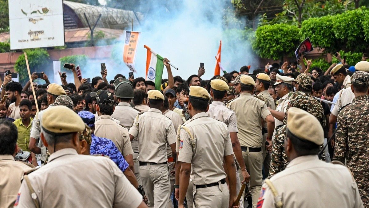 6a5e3d995129c-delhi-police-is-registering-separate-firs-based-on-the-complaints-202403896-16x9